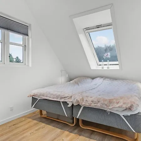 Vakantiehuis Three-bedroom Holiday In *