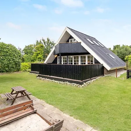 Three-bedroom Holiday In Vakantiehuis Ebeltoft