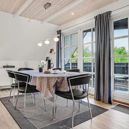 Three-bedroom Holiday In * Ebeltoft