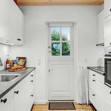 Vakantiehuis Three-bedroom Holiday In *